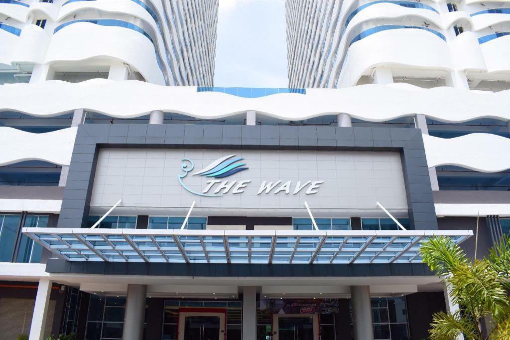 Mykey The Wave A-17-15 Apartment *